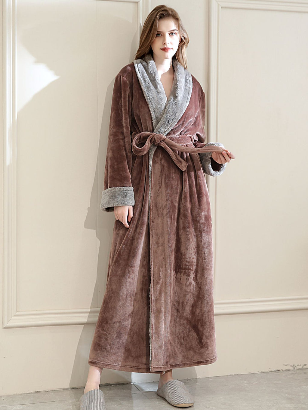 PUTUO Women'S Elegant Navy Plush Fleece Robe - Soft Long Sleeve Winter Sleepwear with Belted Waist, V-Neck & Straight Hem, All-Season Cozy Bedrobe for Women